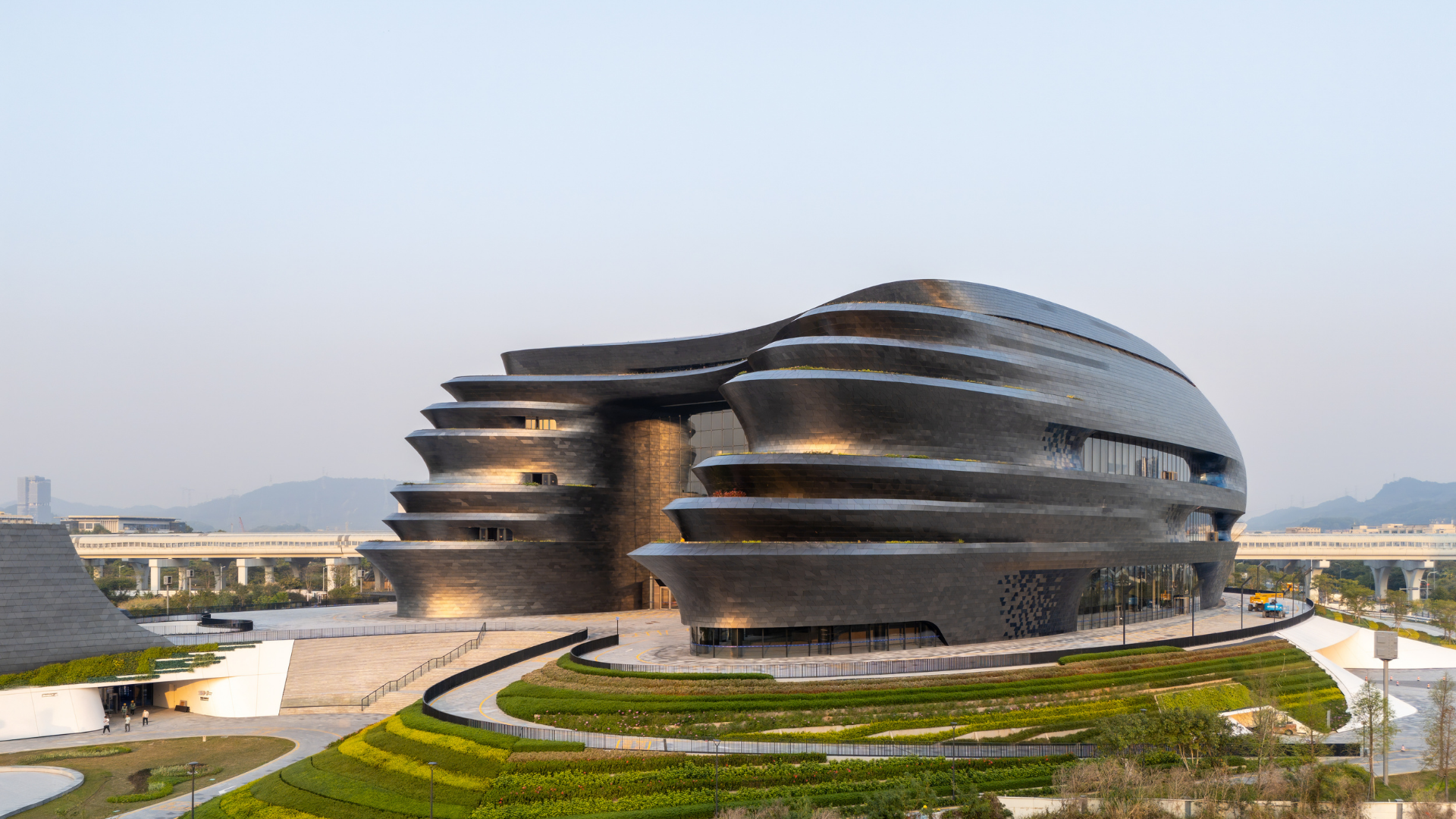 The fluid-lined exterior facade of the Shenzhen Science & Technology Museum