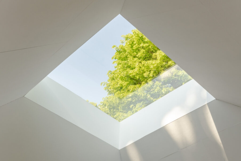 annes-art-studio-richmond-bell-architects (5) Rooflight bringing natural light into Anne’s Art Studio by Richmond Bell Architects