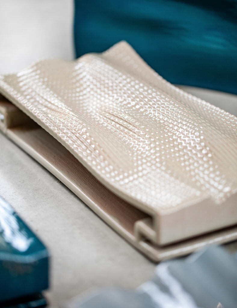 ious-studio-3d-printed-ceramic-design 3D-printed ceramic surface sample developed by IOUS Studio